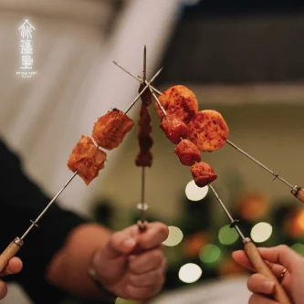 帐篷里 In The Tent | Databook Malaysia