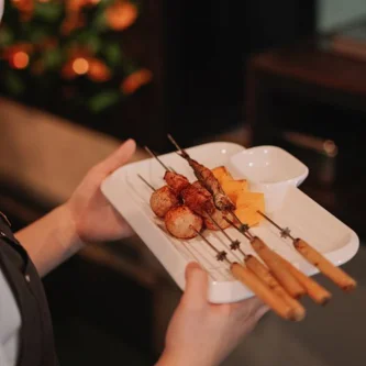 帐篷里 In The Tent | Databook Malaysia