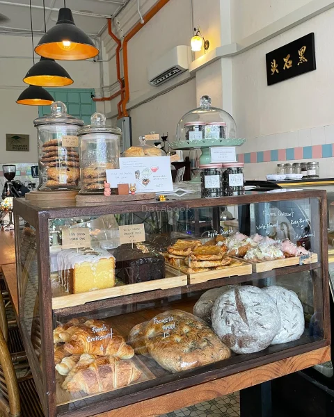 黑石头蛋糕咖啡屋 Blackstone Bakery Cafe - Jalan Stesen 1 | Databook Malaysia
