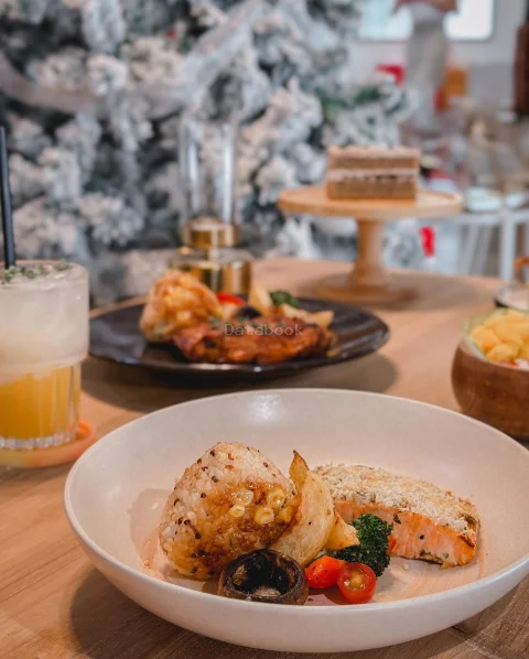 Trois by navy | Databook Malaysia