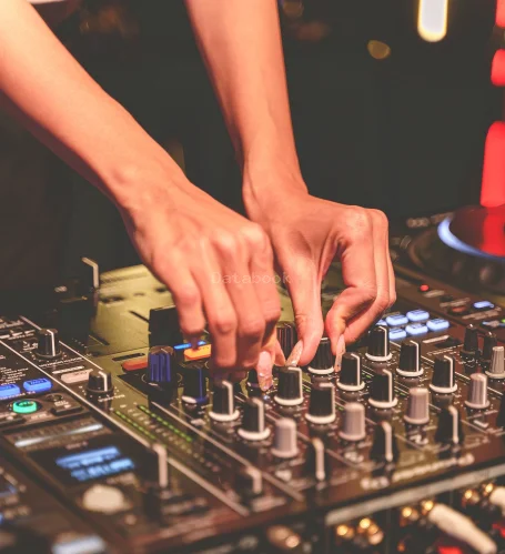 KNOTS | Databook Malaysia