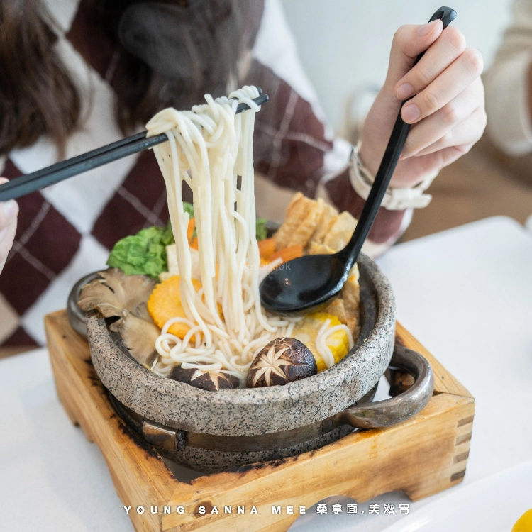 YOUNG Sanna Mee 養桑拿面 - Mount Austin | Databook Malaysia