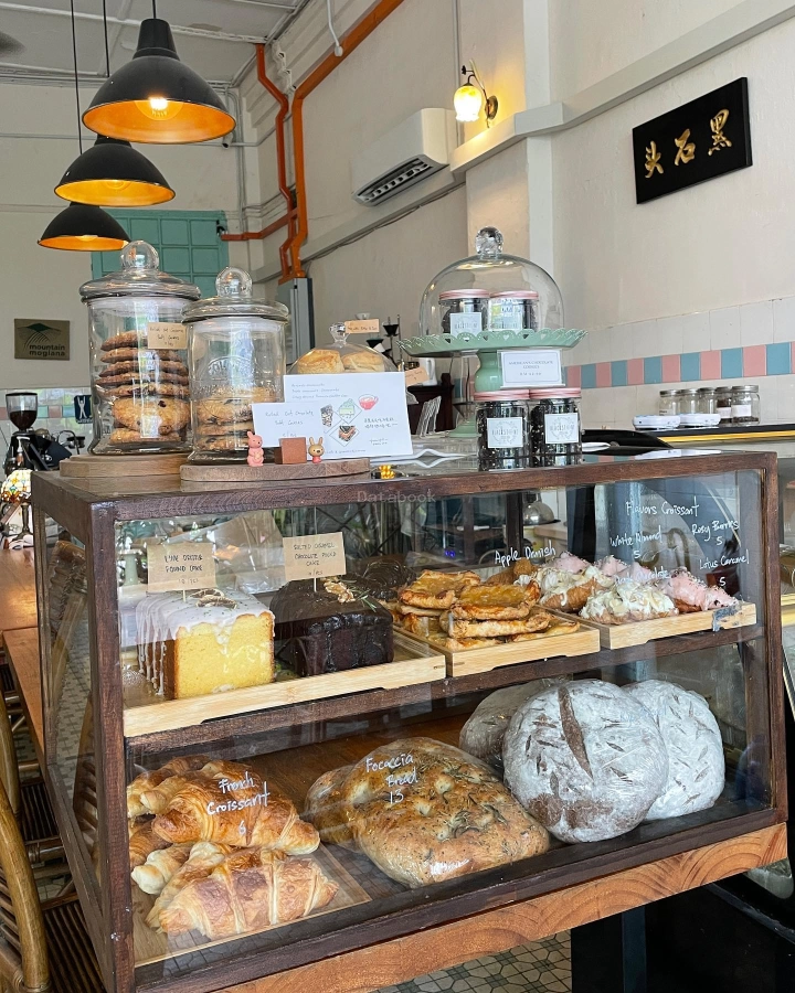 黑石头蛋糕咖啡屋 Blackstone Bakery Cafe - Jalan Stesen 1 | Databook Malaysia