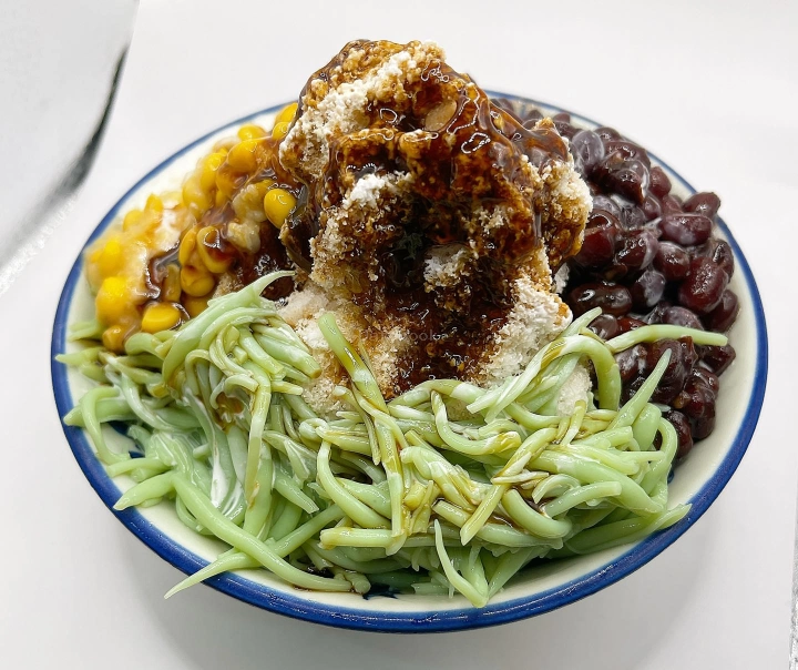 Summer Penguin Ice Shop | Databook Malaysia