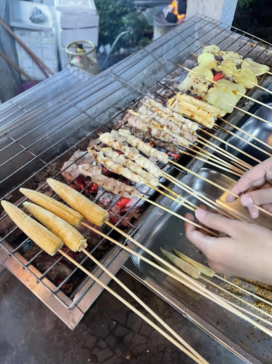 LaoJia Steamboat & BBQ 老家火锅与炭烤串串 | Databook Malaysia