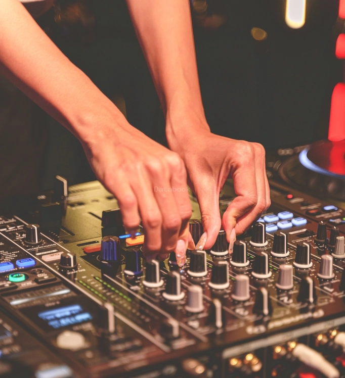 KNOTS | Databook Malaysia